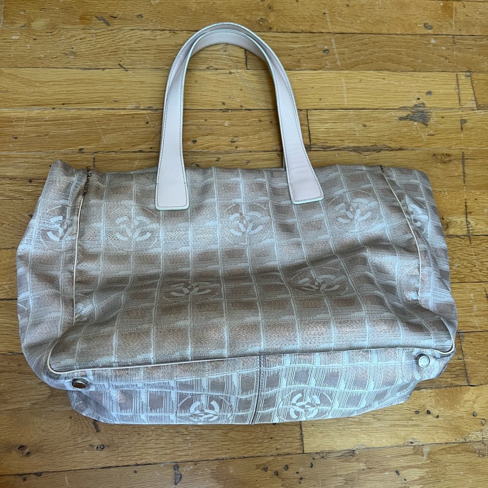 vintage CHANEL shoulder bag